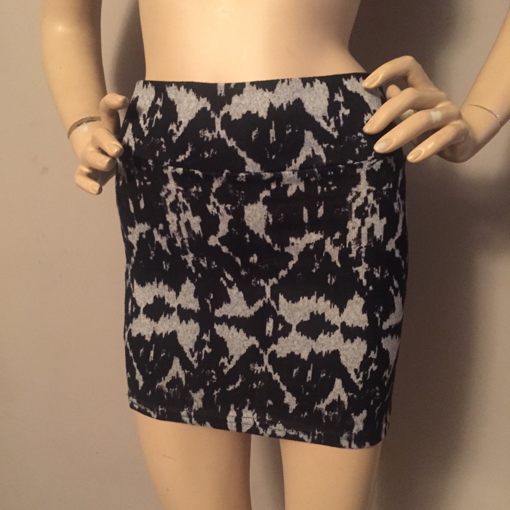 Cute patterned stretch skirt